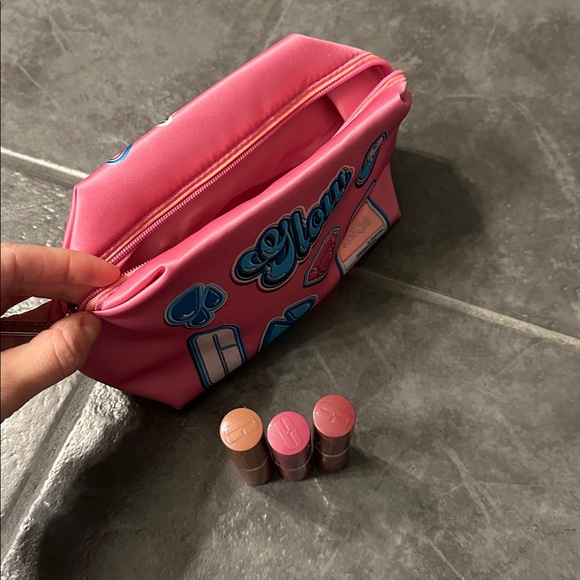 Clinique Lipstick Trio with Pink Bag - Picture 3 of 6